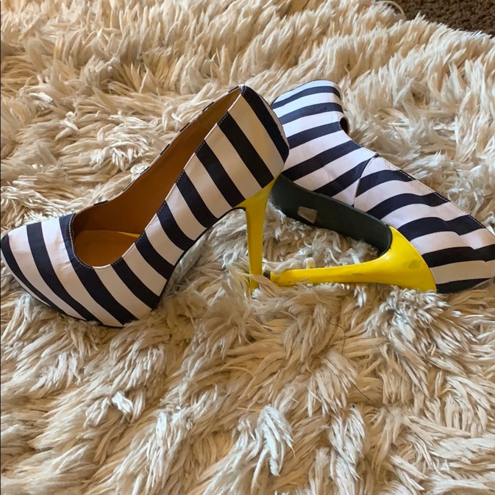 Shoes - Picture 4 of 5